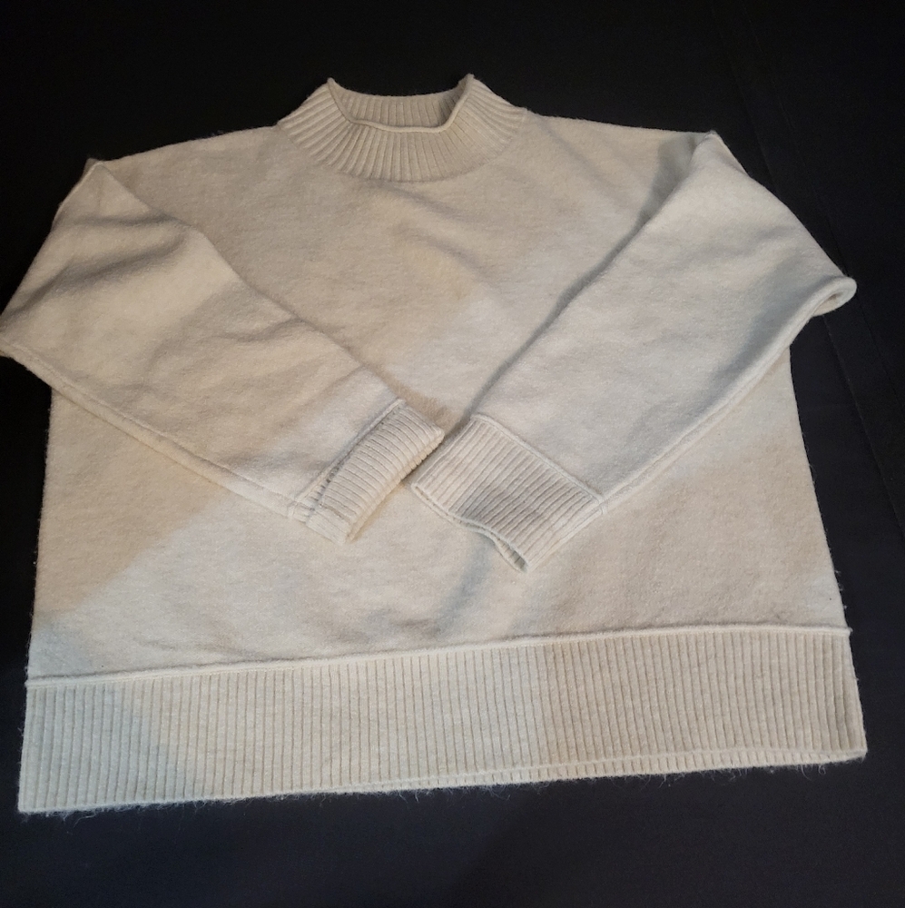 Womens Universal Thread XL CREAM CREW NECK VERY SOFT SWEATER